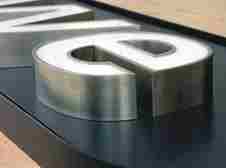 一鑫創(chuàng)研提醒您：CNC機加工零件設計時應避免的幾個錯誤